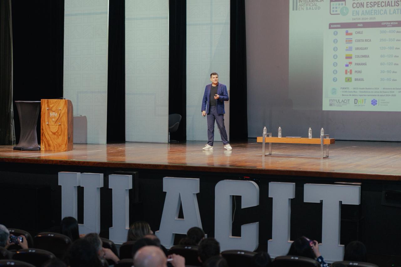 Conferencia en ULACIT — vista del escenario